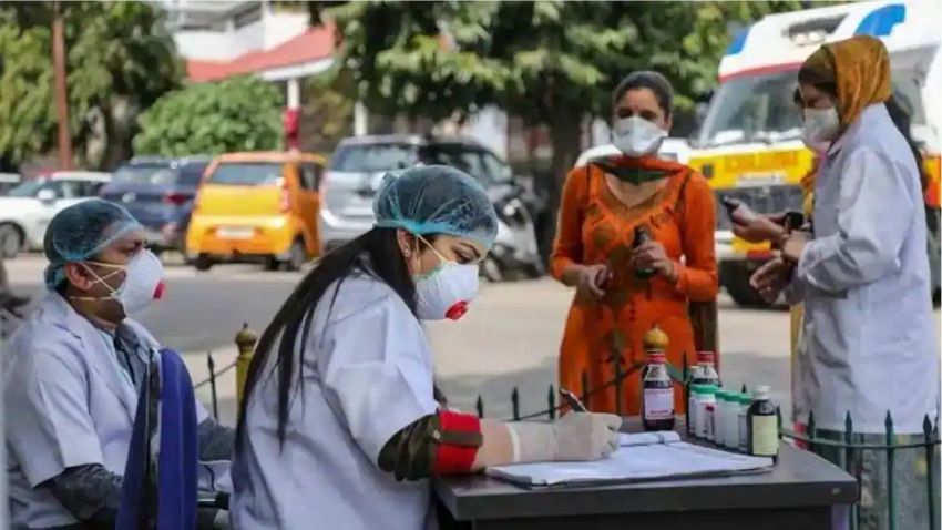 Covid-19 Alert: महाराष्ट्र सरकार सतर्क, फुली वैक्सीनेटेड लोग ही ले सकेंगे इन कामों में हिस्सा- जानें कितना लगेगा जुर्माना