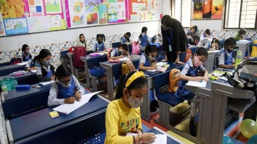 Delhi Schools Reopen: दिल्ली में सोमवार से खुलेंगे स्कूल-कॉलेज और सरकारी ऑफिस, लेकिन ट्रकों को नहीं मिलेगी एंट्री