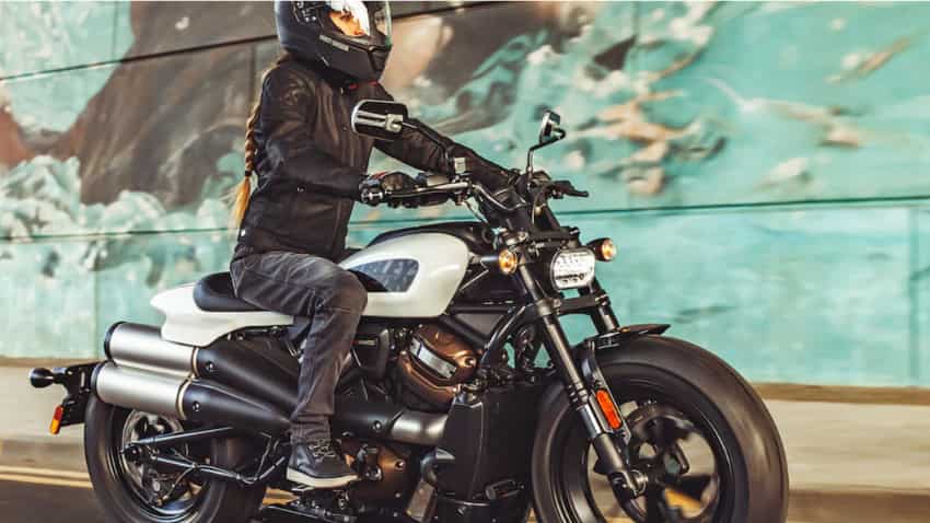 Bikes Launched in December 2021: दिसंबर में लॉन्च हुई शानदार EV, रेट्रो से लेकर हार्ले-डेविडसन बाइक्स- जानें सभी खूबियां