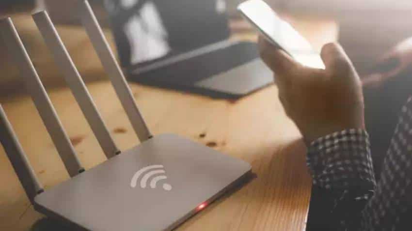 वर्क फ्रॉम होम के दौरान स्लो wifi कर रहा है परेशान? जानिए कैसे चुटकियों में बढ़ाएं इंटरनेट स्पीड!