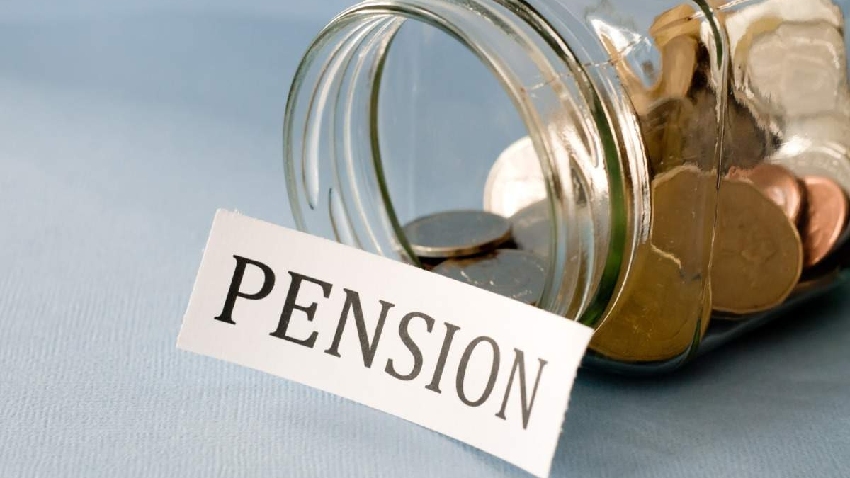 फैमिली पेंशन पाने के क्या हैं नियम, मृत सरकारी कर्मचारी के परिवार के इन सदस्यों को मिलता है लाभ | Zee Business Hindi