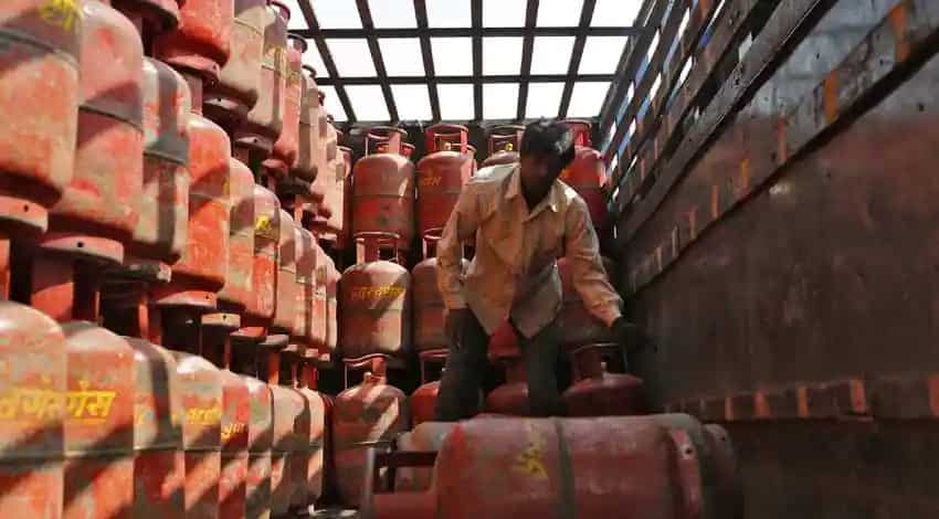 Budget 2022: बजट से ठीक पहले मिला आम आदमी को तोहफा, LPG की कीमतों में 91 रुपये की कटौती