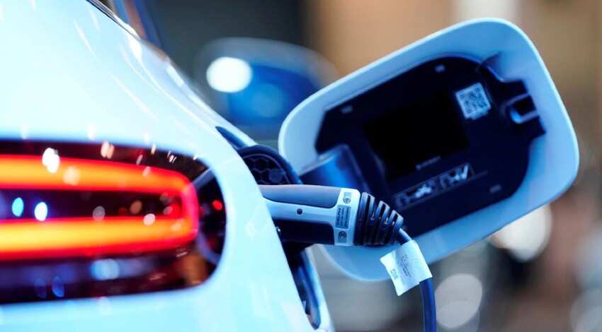 इलेक्ट्रिक व्हीकल की सेल्स में 2021 में आया 109 फीसदी का उछाल, एलन मस्क की कंपनी ने किया टॉप, जानिए सारी डीटेल्स