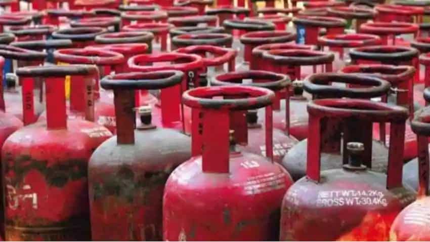 LPG Price Hike: महंगाई का एक और झटका! 1000 के पार घरेलू सिलिंडर के दाम, जानिए नई कीमत