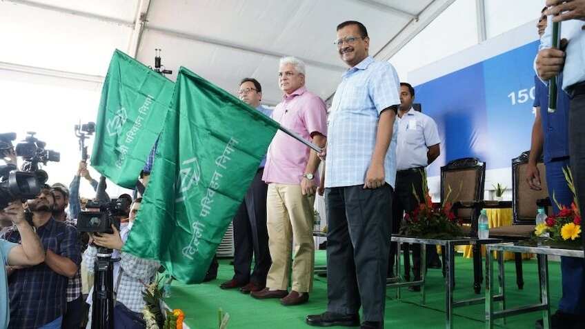 Delhi News: अरविंद केजरीवाल ने 150 इलेक्ट्रिक बसों को दिखाई हरी झंडी, यात्री तीन दिन मुफ्त में कर सकेंगे सफर