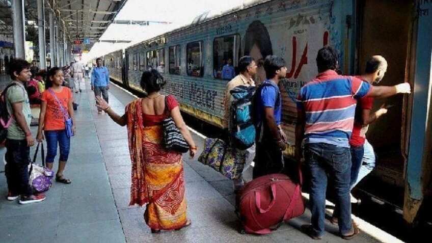 Indian Railways Rules: सफर के दौरान कितना सामान ले जा सकते हैं, जान लीजिए नियम, नहीं तो भरना होगा जुर्माना