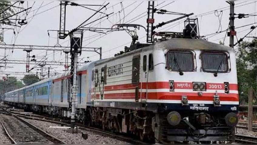 Indian Railways Rules: रेलवे के इन नियमों को जानते हैं आप? इस समय TTE भी नहीं करता है टिकट चेक