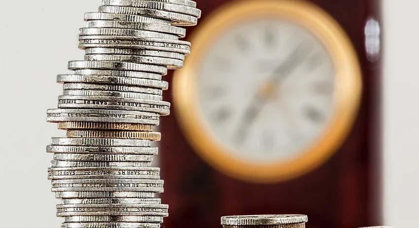 Term Plan: कम उम्र में क्यों खरीदना चाहिए टर्म लाइफ इंश्योरेंस? एक्सपर्ट से जानिए पूरी डीटेल