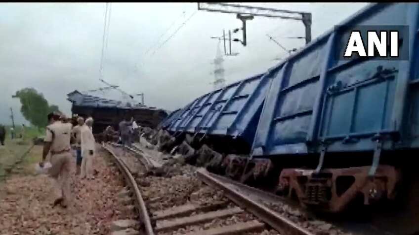Rail Accident: रोहतक में मालगाड़ी के 8 डिब्बे पटरी से उतरे, रेलवे ने रद्द की कई ट्रेनें, पढ़ें डिटेल्स