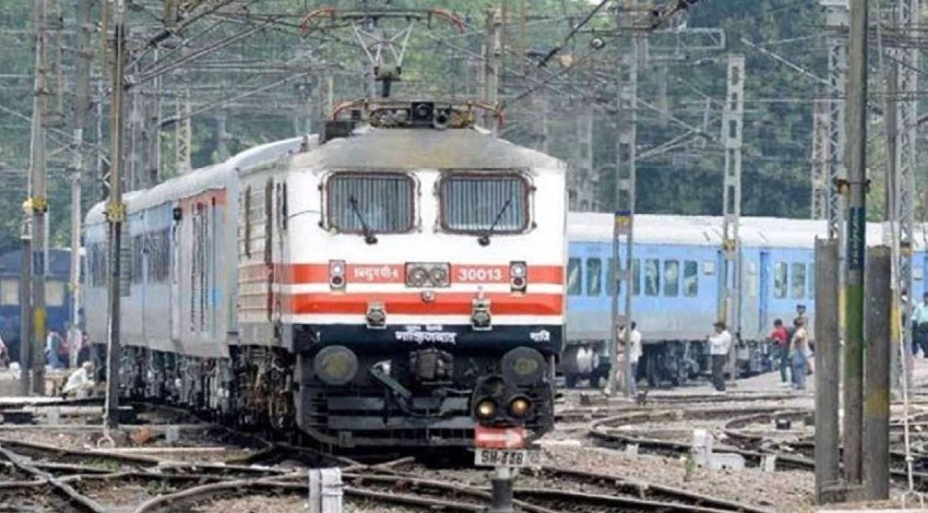 Indian Railways: आज पटरी पर नहीं दौड़ेंगी ये 183 ट्रेनें, रेलवे ने कर दिया कैंसिल, यहां चेक करें स्टेटस