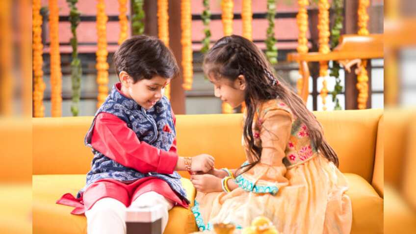 History of Raksha Bandhan : पहली बार राखी किसने बांधी, हर युग में भाई ने निभाया फर्ज तो बहन ने राखी बांध भाई की रक्षा की