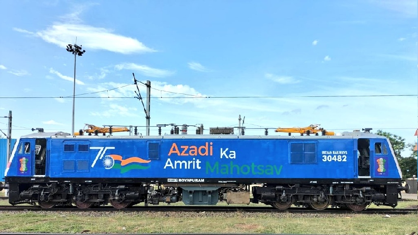 Indian Railways: ट्रेनों में नहीं होगी सीट की मारा-मारी, रेलवे ने कई ट्रेनों में बढ़ाई डिब्बों की संख्या, देखें लिस्ट