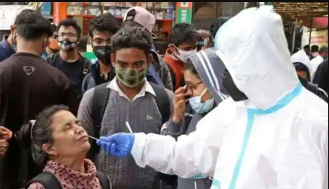 Coronavirus Update: देश में पिछले 24 घंटे में 12608 नए मामले सामने, 5.27 लाख तक पहुंचा मौत का आंकड़ा