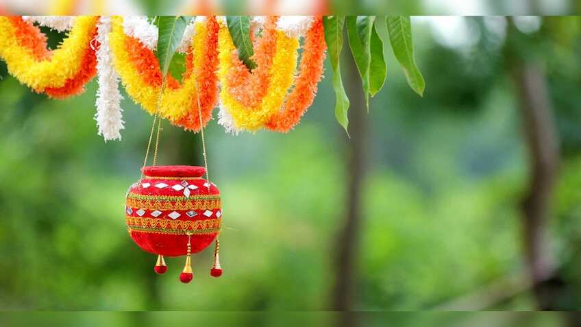 Janmashtami Dahi Handi 2022: कब है दही हांडी , कैसे शुरू हुई यह  परंपरा