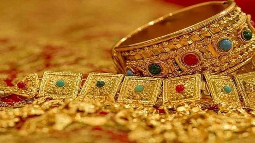 Gold Outlook: गोल्ड का गोल्डन फ्यूचर तय करेंगे ये 5 फैक्टर्स, जानिए अगले साल तक कहां पहुंच सकता है सोने का भाव