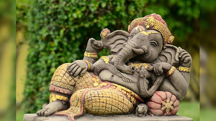 Ganesh Chaturthi 2022: गणेश जी की पूजा में ना चढ़ाएं ये चीजें, जानें क्यों पूजा में वर्जित हैं तुलसी?