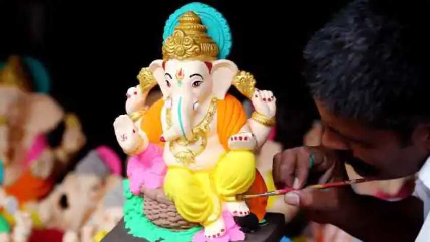 Ganesh Chaturthi 2022 : आप भी गणपति को घर ला रहे हैं, तो मूर्ति का चुनाव करते समय ध्‍यान रखें ये बातें