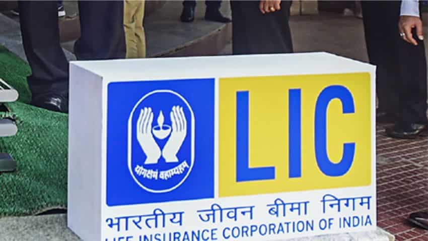 LIC Pension Plus: नए पेंशन प्लान में एक बार चुकाएं प्रीमियम, जमा करें बुढ़ापे के लिए पूंजी, जानें आपके लिए है या नहीं