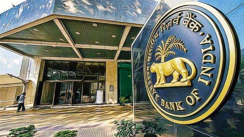 महंगाई की आंच अभी और महंगा करेगी लोन! RBI ब्‍याज दरों में 0.50% तक कर सकता है इजाफा 