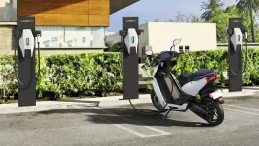 Electric Vehicles की सेफ्टी पर बड़ा अपडेट! 1 अक्टूबर से नहीं लागू होंगे बैटरी टेस्टिंग के नियम, ये है नई डेडलाइन