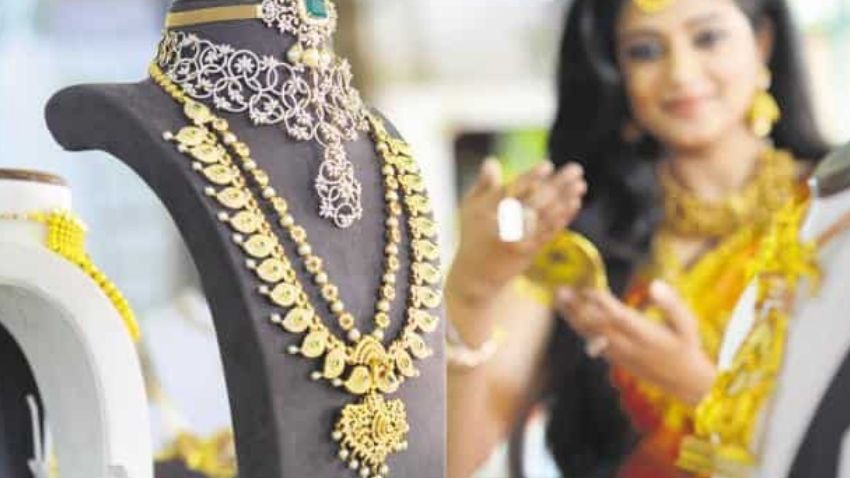 सोना खरीदना है तो Diwali से पहले करें खरीदारी, जानिए त्योहारी सीजन में कहां तक जा सकता है 10 ग्राम गोल्ड का भाव