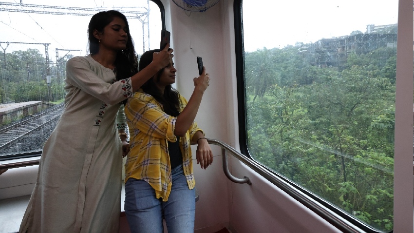 रेलवे ने पूरी की यात्रियों और टूरिस्टों की डिमांड, अब एक्स्ट्रा विस्टाडोम कोच के साथ चलाई जाएंगी ये 4 ट्रेनें