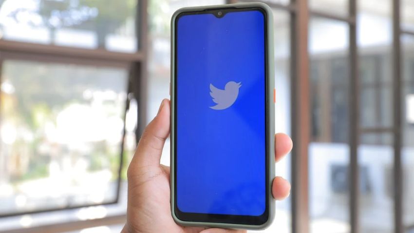 New Twitter Feature Alert! सेंसेटिव कंटेंट वाले ट्वीट देखने के लिए पहले बताना होगा डेट ऑफ बर्थ