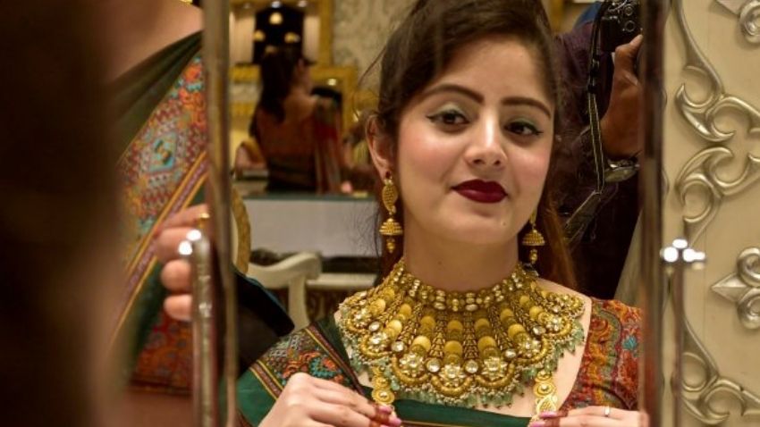 This Diwali to Next Diwali: धनतेरस से पहले सस्ता सोना खरीदने का मौका, अगली दिवाली तक 57 हजारी हो सकता है गोल्ड