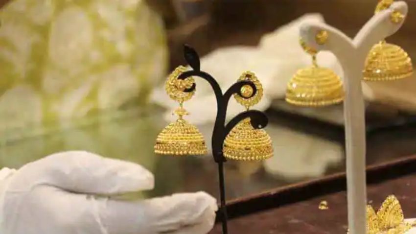 Gold Price Today: इस दिवाली पर सस्ता सोना खरीदने का मौका, आज बाजार में ये है गोल्ड-सिल्वर का रेट
