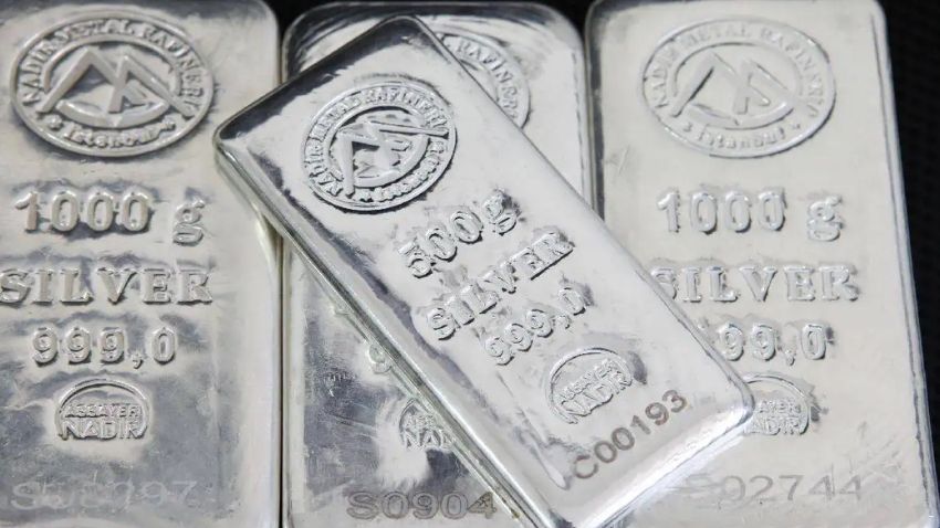 Silver Investment: चांदी में निवेश से होगी आपकी 'चांदी', अगली दिवाली तक 52% का बंपर रिटर्न संभव, इन 5 फैक्टर्स से बढ़ेगा भाव