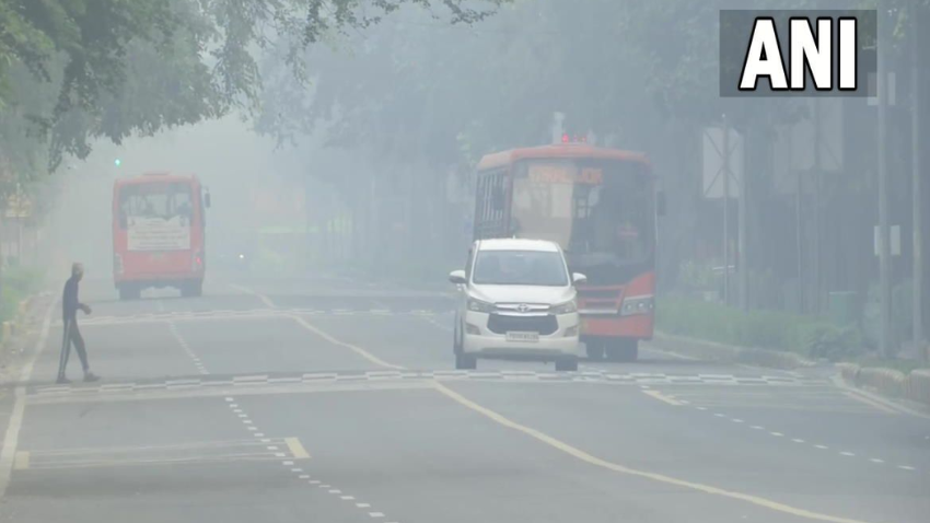 दिल्ली NCR में पटाखे जलाना पड़ा भारी, खराब श्रेणी में पहुंचा प्रदूषण का स्तर, जानिए क्या कहती है रिपोर्ट