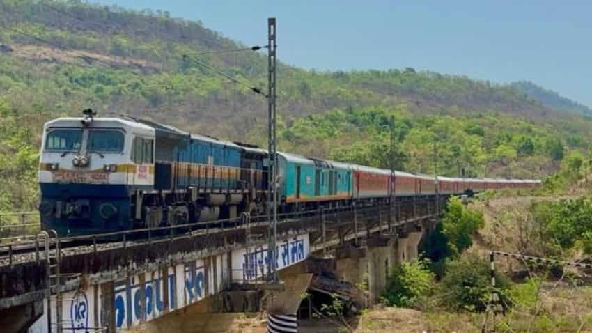 Train Cancelled: रेलवे ने आज 141 ट्रेनों को कर दिया है कैंसिल, कहीं आपकी  ट्रेन भी तो नहीं है इसमें शामिल | Zee Business Hindi