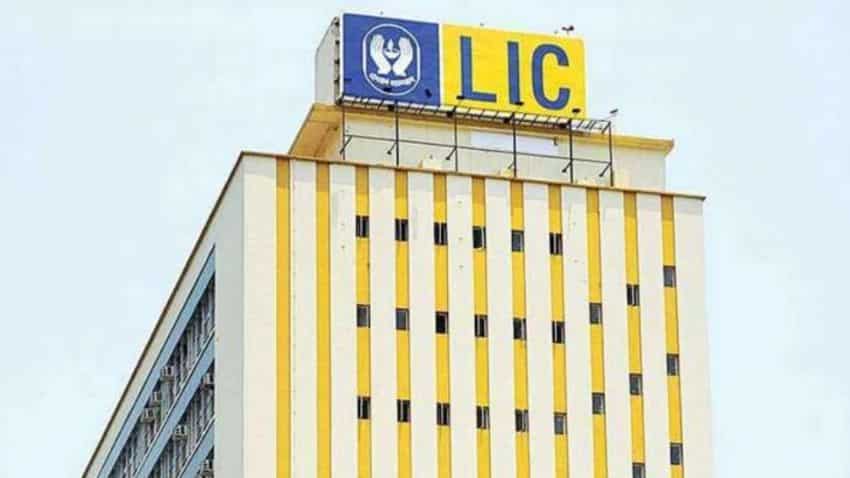 LIC Policy: मैच्योरिटी के पहले बंद करना चाहते हैं पॉलिसी तो करना होगा सरेंडर, पैसे मिलेंगे लेकिन इस शर्त पर