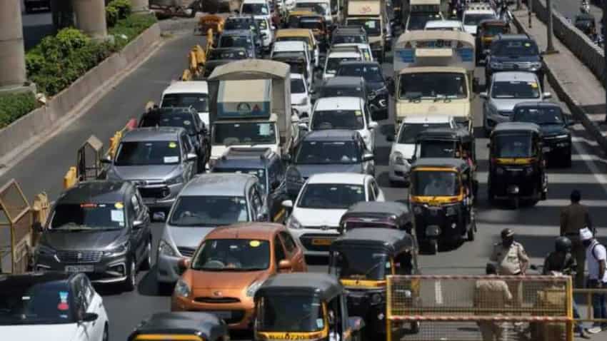 खत्म हो जाएंगी 15 साल पुरानी सरकारी गाड़ियां, नहीं होगा रजिस्ट्रेशन रिन्यू, जारी हुआ ड्राफ्ट नोटिफिकेशन, पढ़ें डीटेल| Zee Business Hindi