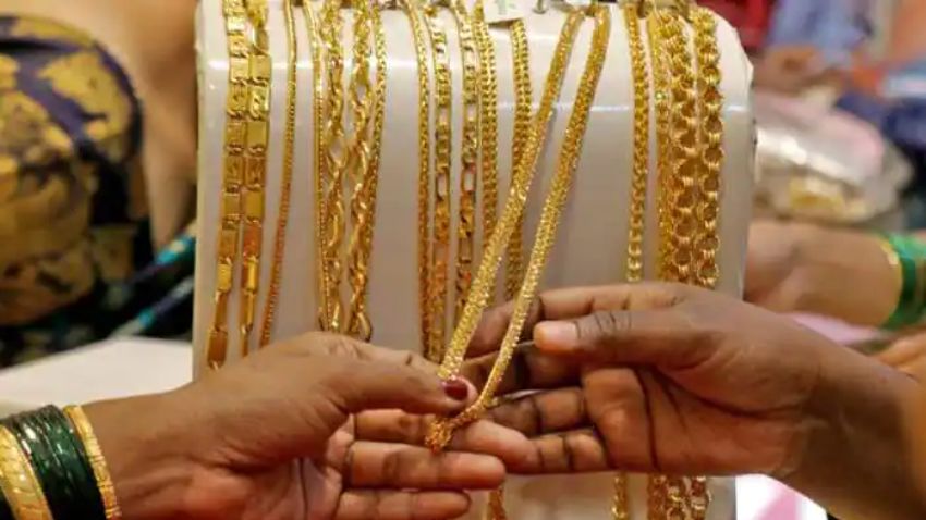 Gold Price Today: क्या सस्ता हुआ है सोना? कितने गिरे दाम? जानें क्या चल रहा है 22kt Gold का बाजार भाव