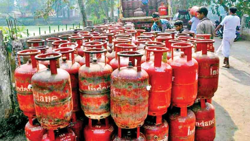 LPG Gas Cylinder: 10% कैशबैक के साथ बुक कराएं रसोई गैस सिलेंडर, जानिए कैसे उठाएं फायदा