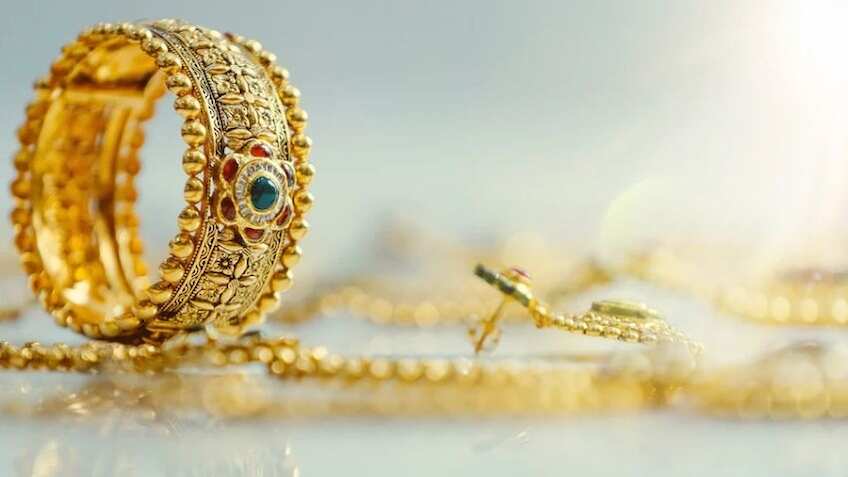 Gold Price Today: फिर चढ़ गए सोने के दाम, 10 ग्राम गोल्ड के रेट के हिसाब से चेक कर लें कितना पड़ेगा भाव
