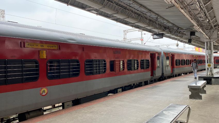 आखिर क्यों कड़ाके की सर्दी में भी देना होता है ट्रेन में AC का चार्ज? जानकर आप भी कहेंगे- भई वाह! इतना तो बनता है