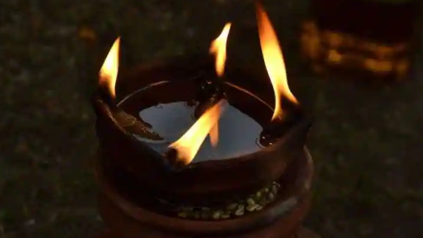 Paush Amavasya: साल की आखिरी अमावस्या आज, जानिए क्यों ये कहलाती है मिनी पितृ पक्ष अमावस्या