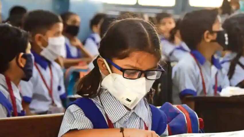 School Closed: बढ़ती ठंड के प्रकोप से इन राज्यों में रहेंगे सरकारी स्कूल बंद,  शिक्षा विभाग ने किया छुट्टियों का ऐलान| Zee Business Hindi