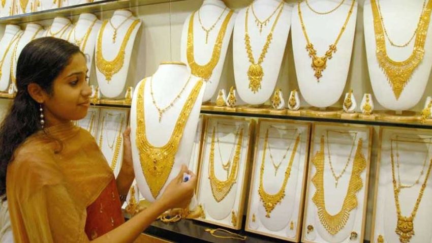 Gold Price Today, 30 Dec: नए साल पर महंगी रहेगी सोने की खरीदारी, 55,000 रुपये/10gm के करीब पहुंचा रेट
