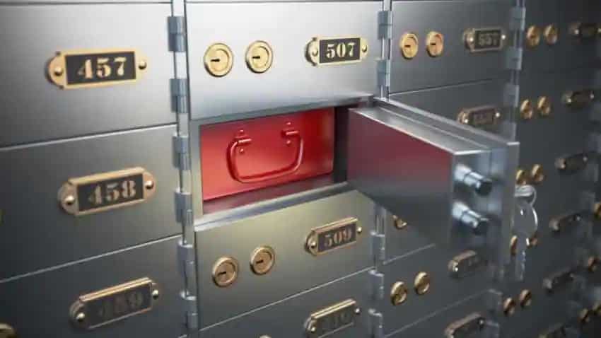 Bank Locker: घर में पड़ा है सोना तो घबराएं नहीं! बैंक लॉकर रखेगा ध्यान, जानिए किस बैंक में लगता है कितना चार्ज