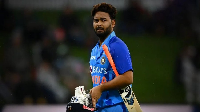 देहरादून से एयरलिफ्ट कर मुंबई लाए गए ऋषभ पंत, BCCI की देखरेख में होगा स्टार खिलाड़ी का पूरा इलाज, पढ़ें डीटेल्स