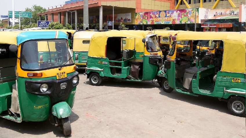 आम लोगों को लगा बड़ा झटका, कोर्ट ने ऑटो रिक्शा बुकिंग पर सर्विस चार्ज की लिमिट पर लगाई रोक