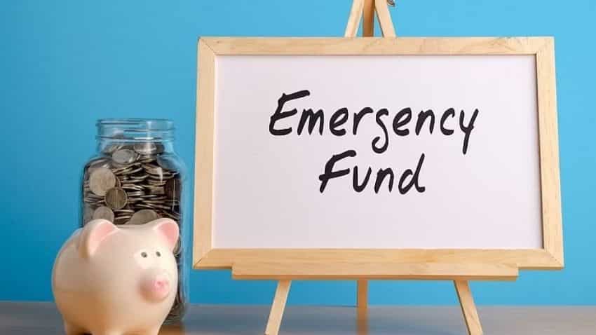 ₹25000 रुपया महीना कमाते हैं तो आपके लिए कितना Emergency Fund जरूरी है? इन टिप्स से मुश्किल में बचेगी जान