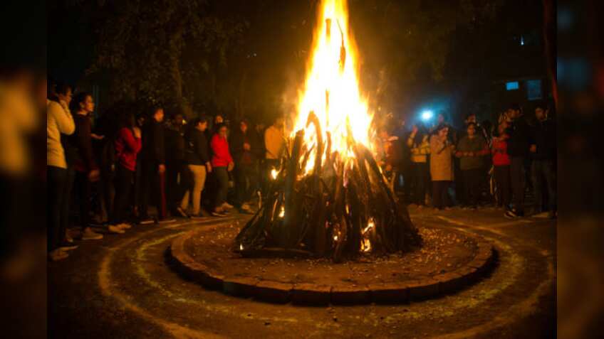 Lohri 2023 Recipe: लोहड़ी के खास अवसर पर खाए जानें वाले पारंपरिक फूड्स, जानें इससे सेहत को होने वाले फायदे