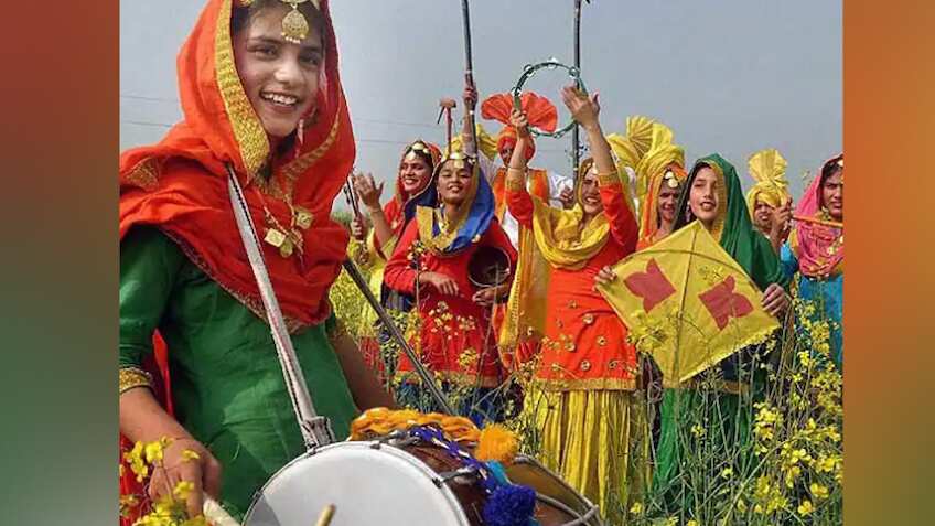 Basant Panchami 2023: देश के तमाम हिस्‍सों में कैसे मनाई जाती है बसंत पंचमी? 