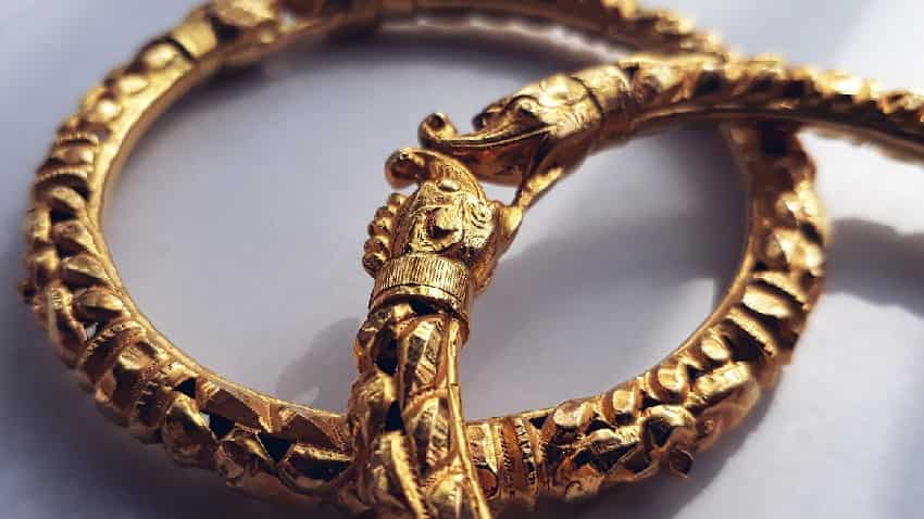 Gold Price Today: सोने ने रचा इतिहास, पहली बार ₹57000 के पार बंद, यहां जानें 10 ग्राम गोल्ड के नए रेट्स