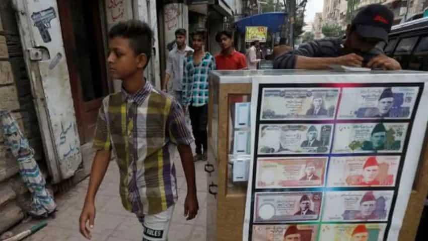 Pakistan Economic Crises: सरकारी कर्मचारियों की सैलरी से मिलेगी कंगाली से राहत? पाकिस्तान के नए फरमान से रह जाएंगे दंग 