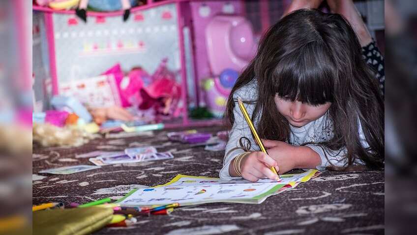 UP Education Policy: योगी सरकार ने बेटियों को दी बड़ी सौगात, दो सगी बहनों में से एक की पढ़ाई होगी फ्री